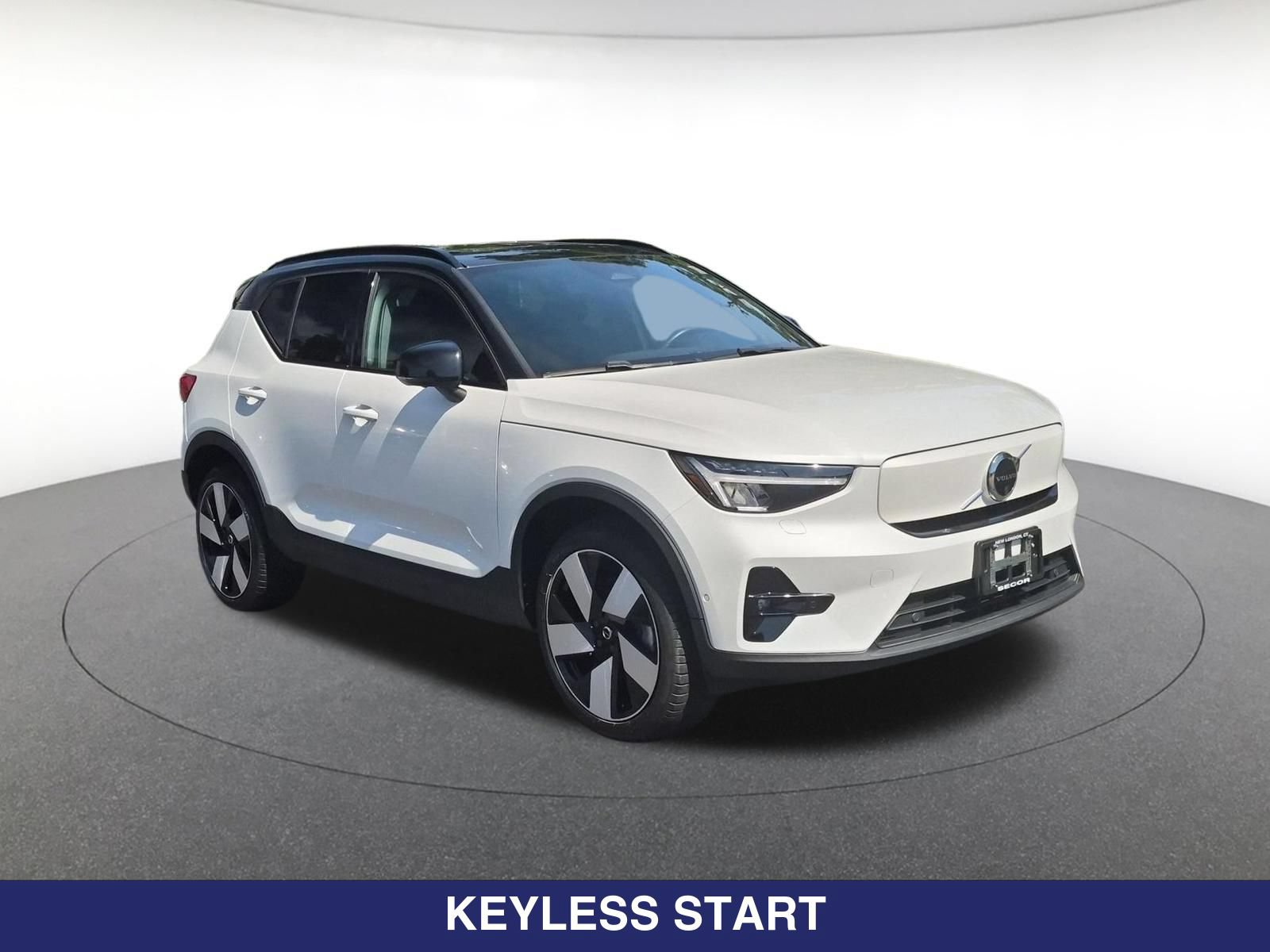 Used 2023 Volvo XC40 Recharge Plus AWD/4WD image 3
