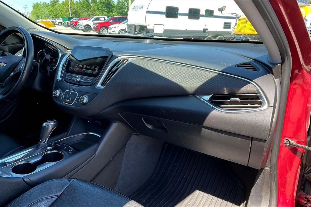 Used 2018 Chevrolet Malibu LT w/ Driver Confidence Package FWD image 15
