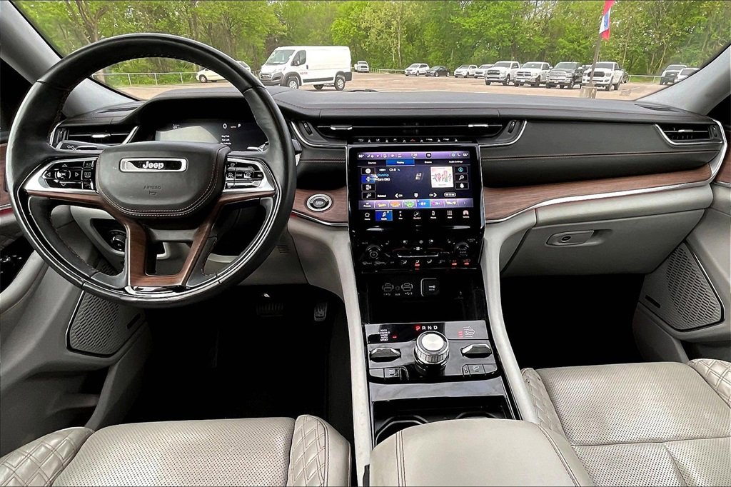 Used 2021 Jeep Grand Cherokee L Summit w/ Luxury Tech Group V image 15