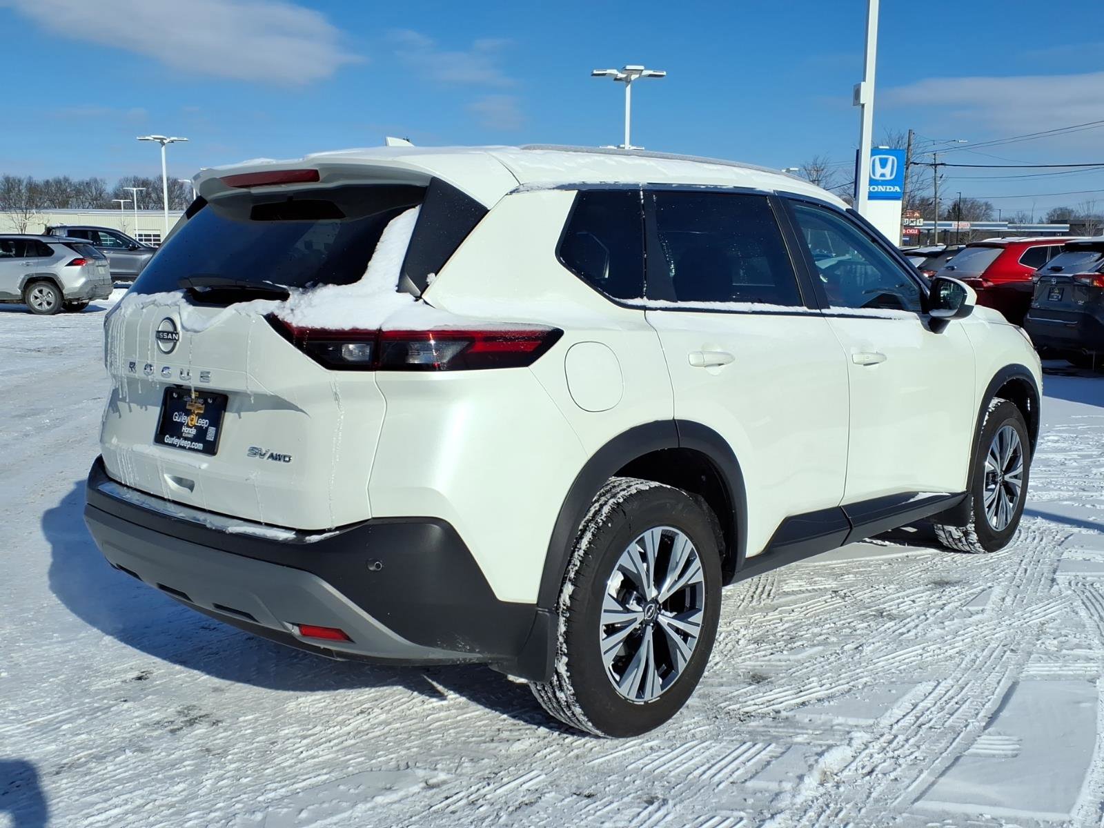 Used 2023 Nissan Rogue SV w/ SV Premium B Package image 12