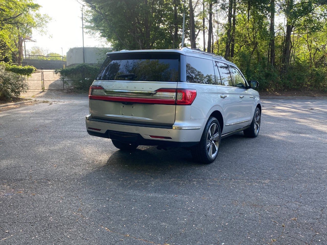 Used 2019 Lincoln Navigator Reserve AWD/4WD image 5