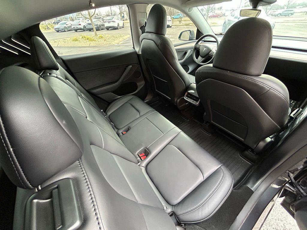 Used 2025 Tesla Model Y Long Range image 11
