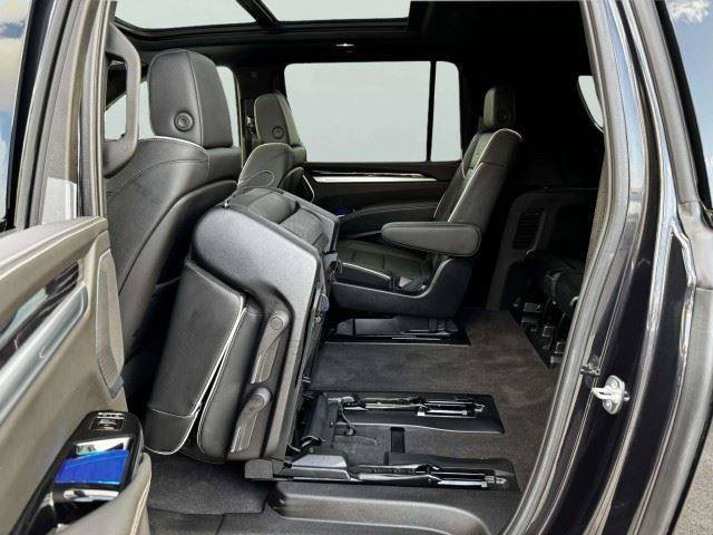 Used 2025 Cadillac Escalade ESV Sport w/ Touring Package AWD/4WD image 39