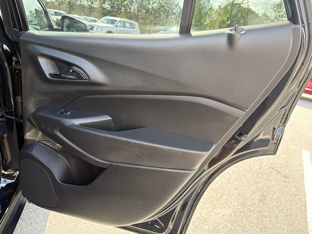 Used 2025 Chevrolet Trax RS w/ Sunroof Package image 16