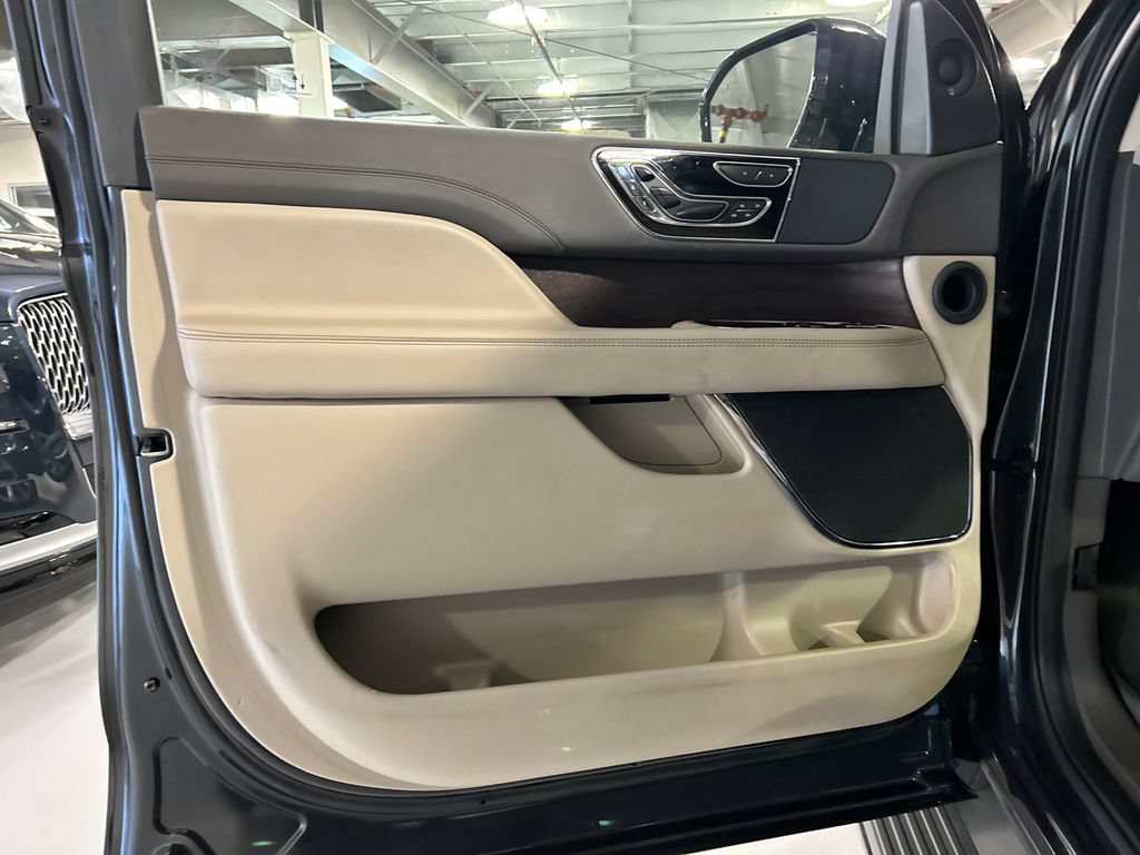 Certified 2024 Lincoln Navigator L Reserve AWD/4WD image 8