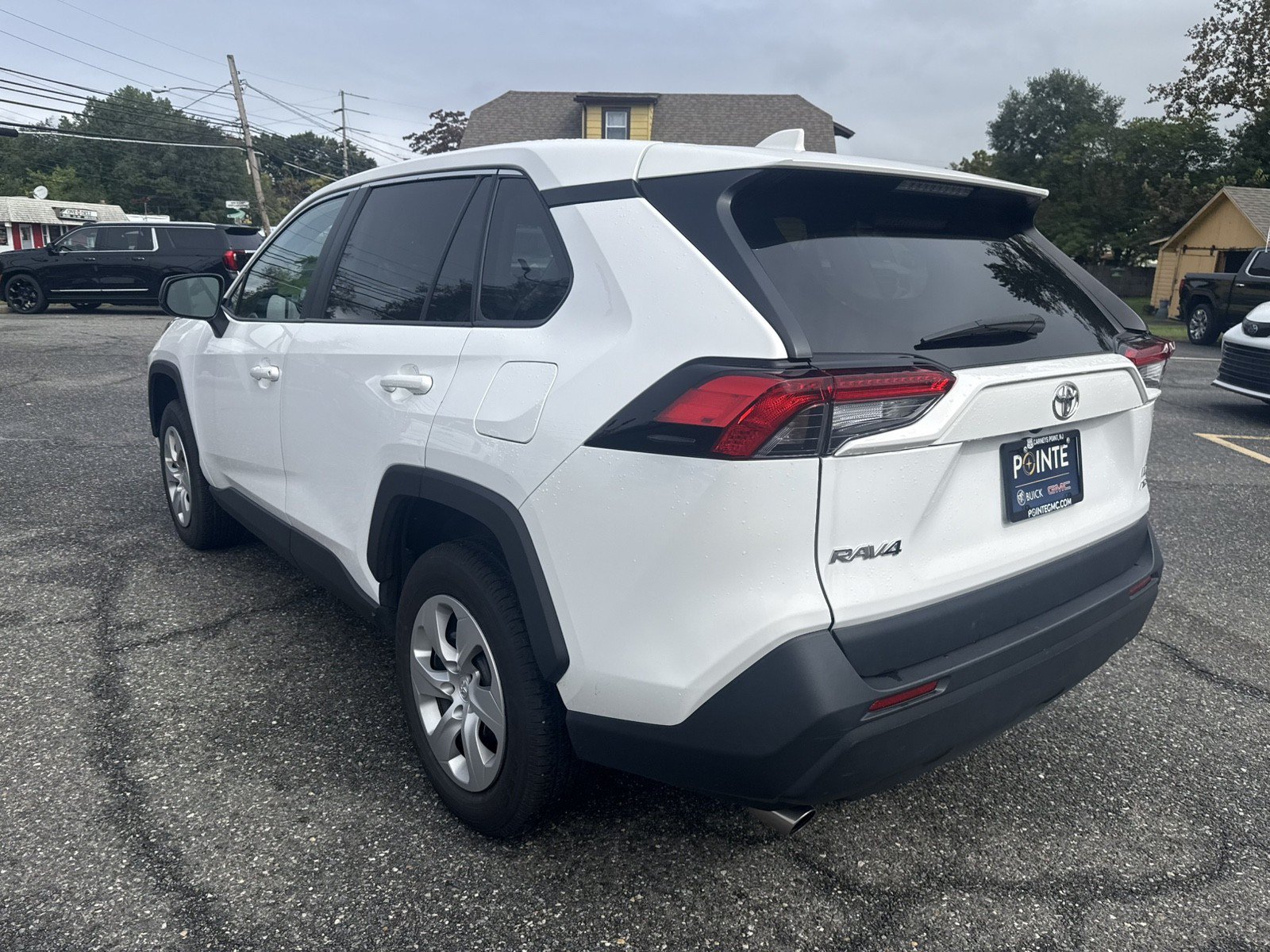 Used 2025 Toyota RAV4 LE AWD/4WD image 5