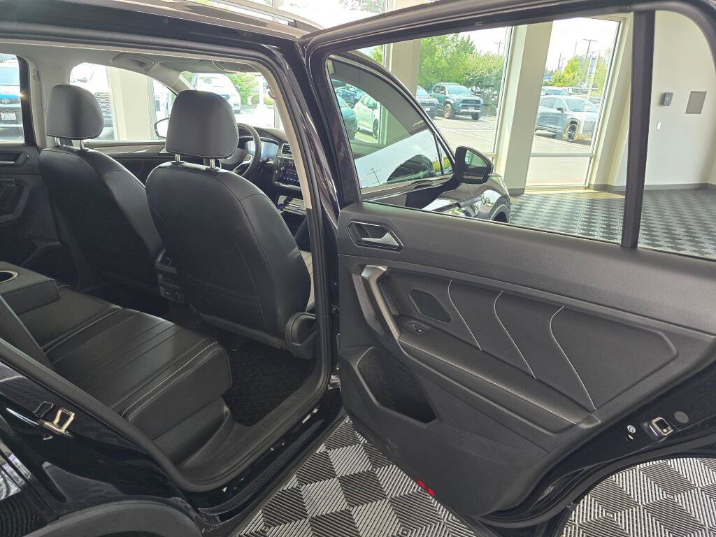 Used 2024 Volkswagen Tiguan SE w/ MDO Package, Two-Row AWD/4WD image 39