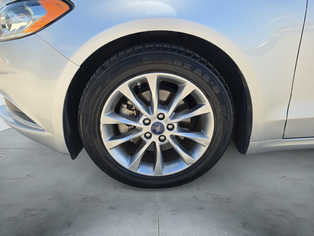 Used 2017 Ford Fusion SE w/ Fusion SE Technology Package FWD image 14