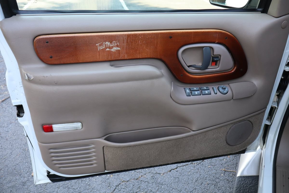 Used 1999 GMC Suburban 4WD w/ Convenience Group image 27