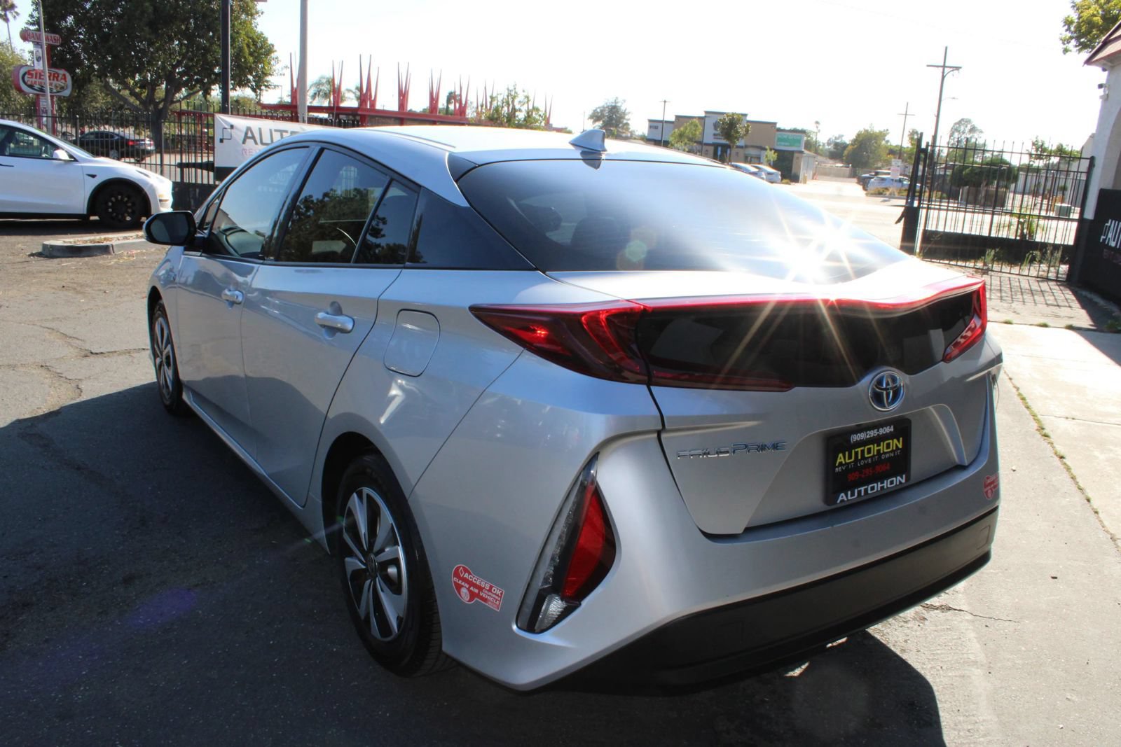 Used 2017 Toyota Prius Prime Premium w/ Preferred Accessory Package FWD image 35