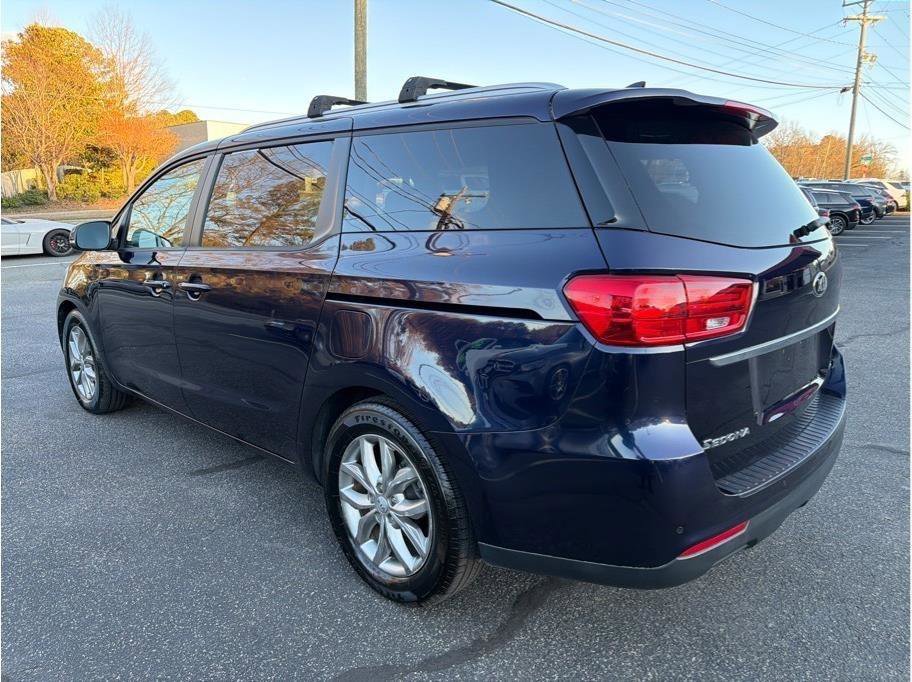 Used 2020 Kia Sedona EX image 4