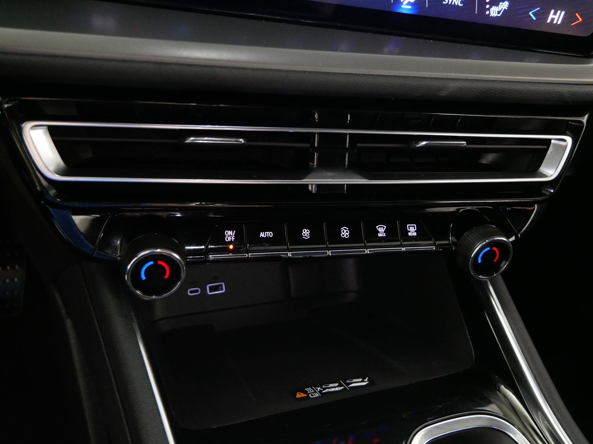 Used 2024 Chevrolet Traverse LT image 23