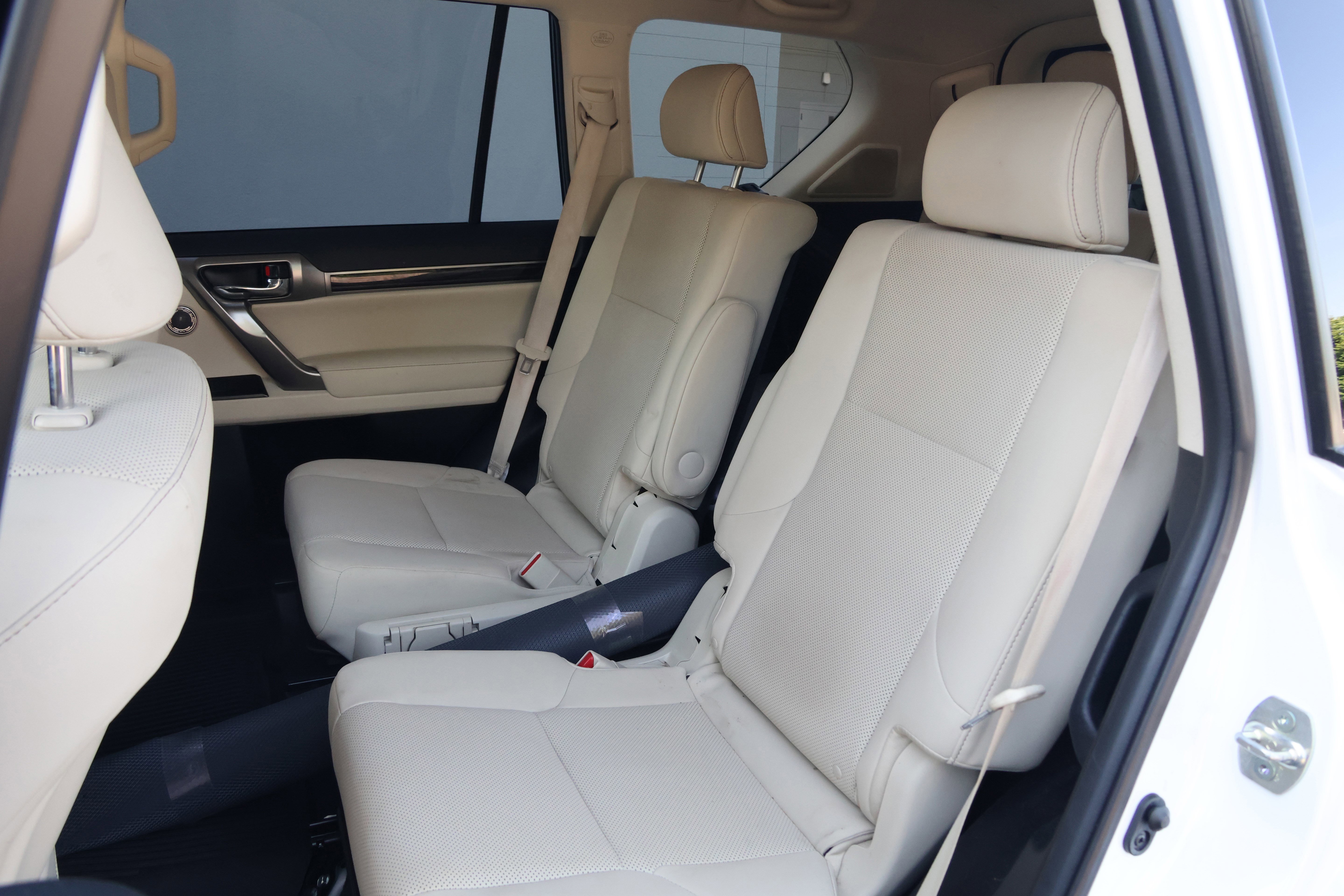 Used 2023 Lexus GX 460 Premium w/ Accessory Package AWD/4WD image 36