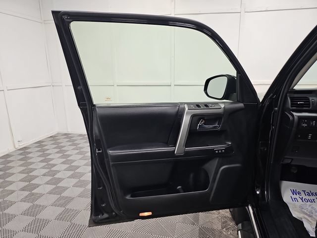 Used 2016 Toyota 4Runner SR5 AWD/4WD image 12