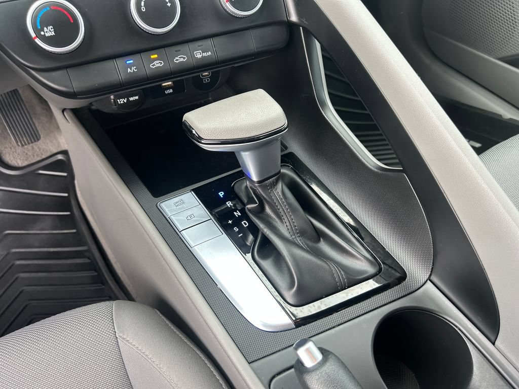 Used 2024 Hyundai Elantra SE FWD image 16