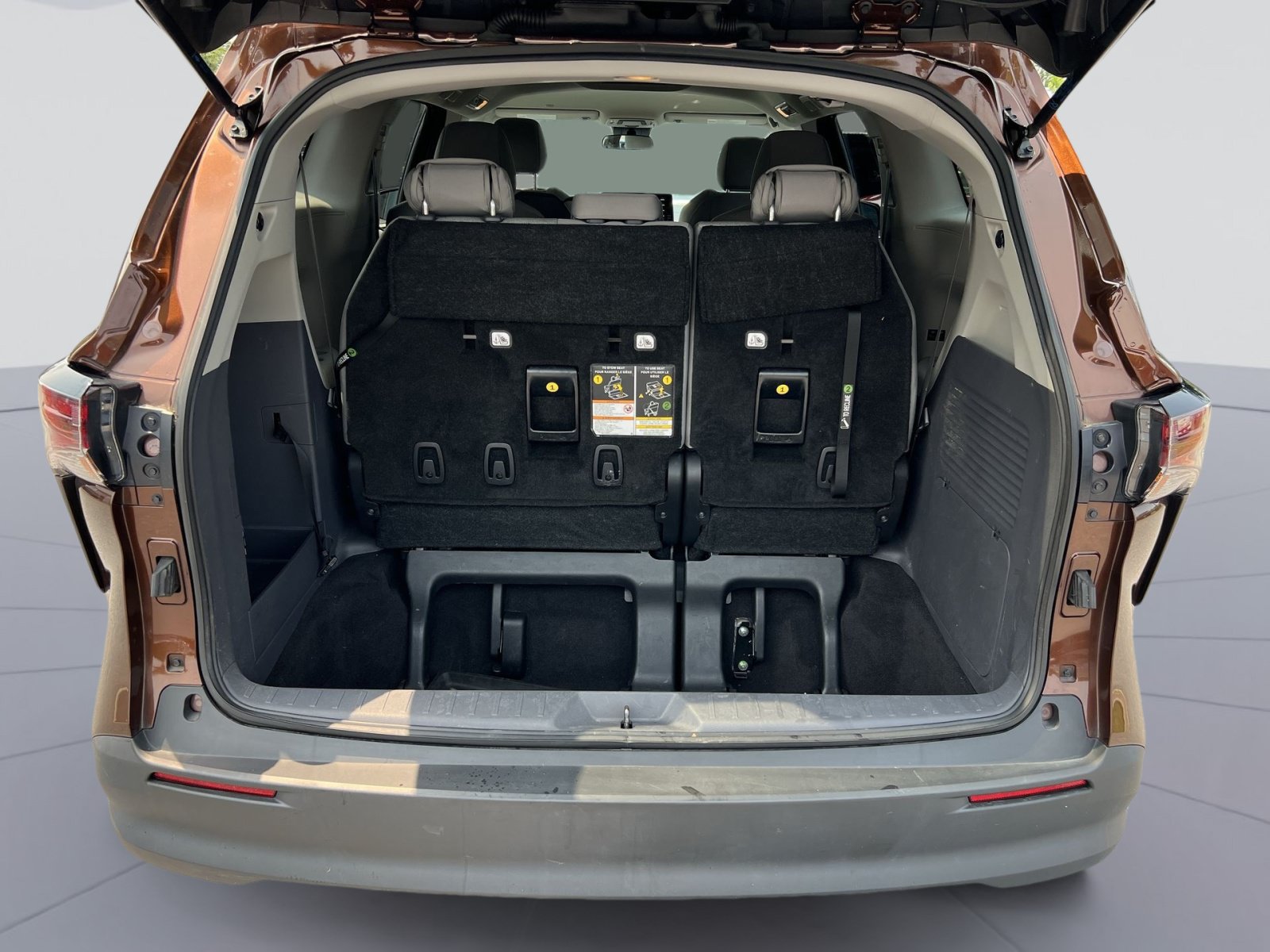 Used 2023 Toyota Sienna LE AWD/4WD image 25