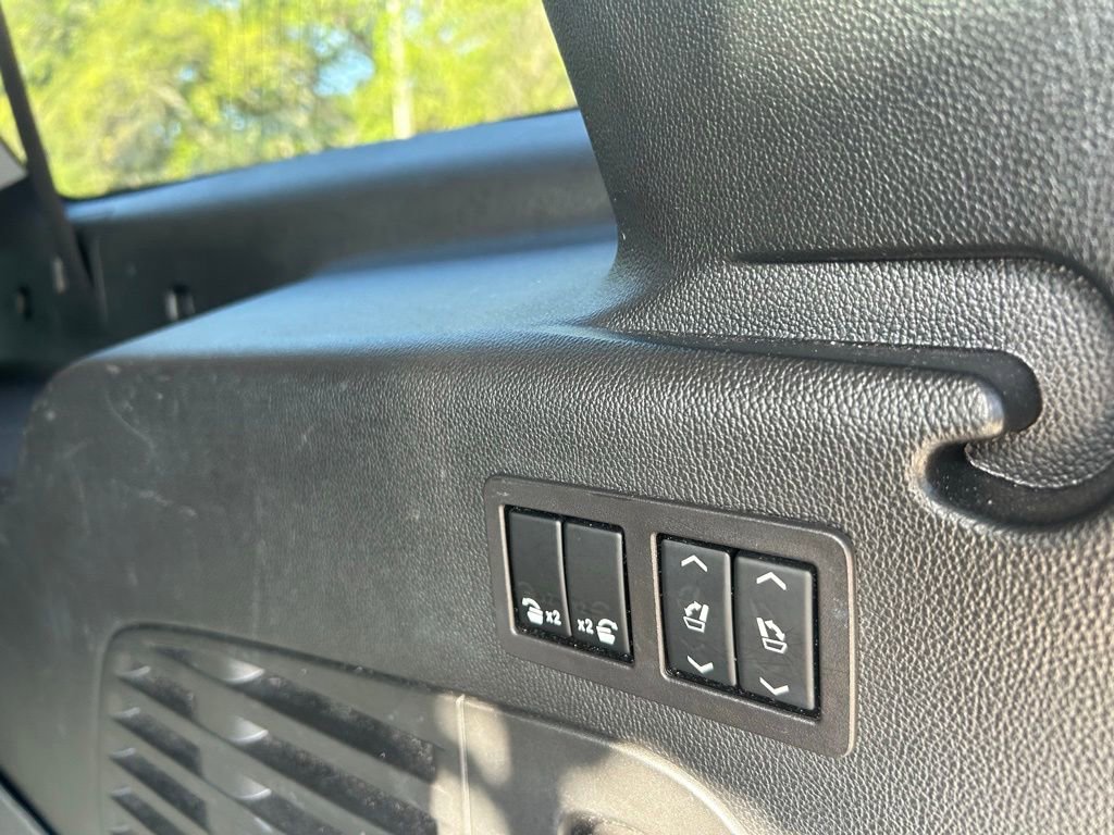 Used 2019 Chevrolet Suburban Premier w/ RST Edition RWD image 43