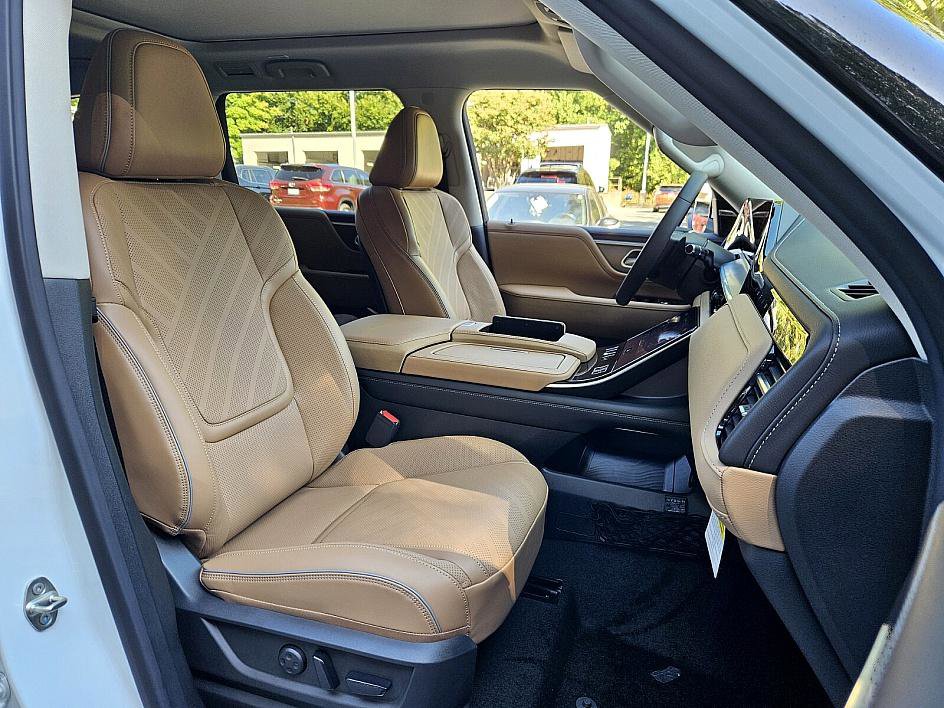 New 2026 INFINITI QX80 Luxe image 15