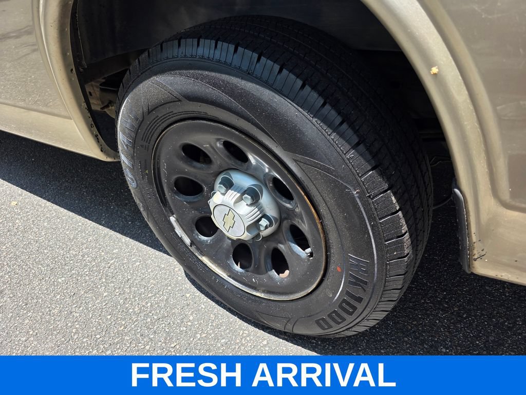 Used 2009 Chevrolet Express 1500 RWD image 7