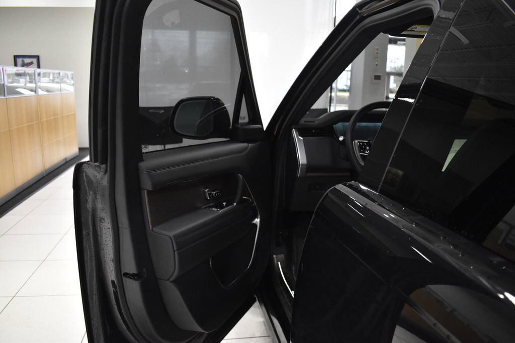 Used 2025 Land Rover Range Rover Long Wheelbase SE image 21