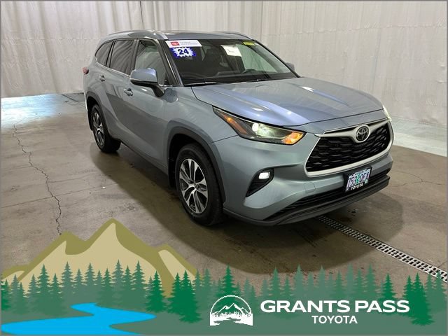 Certified 2024 Toyota Highlander XLE AWD/4WD image 1