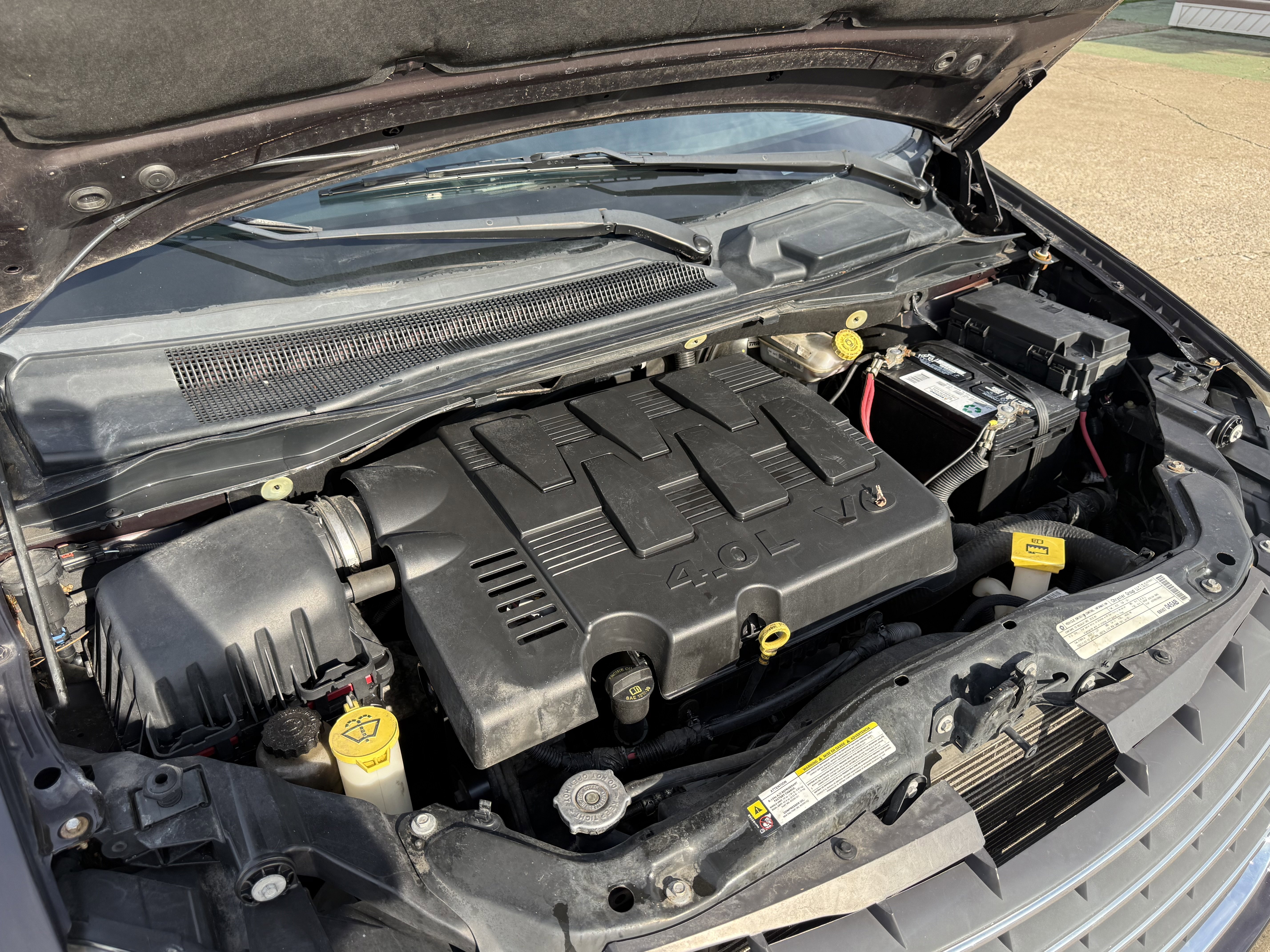 Used 2010 Chrysler Town & Country Limited FWD image 40