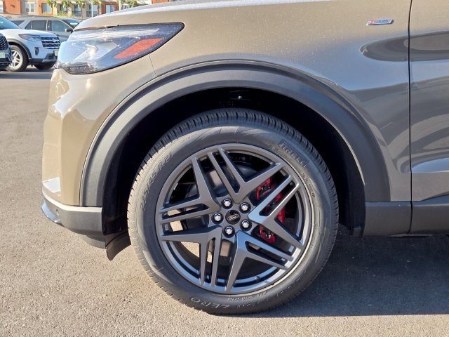 New 2026 Ford Explorer ST-Line w/ ST-Line Street Pack AWD/4WD image 5