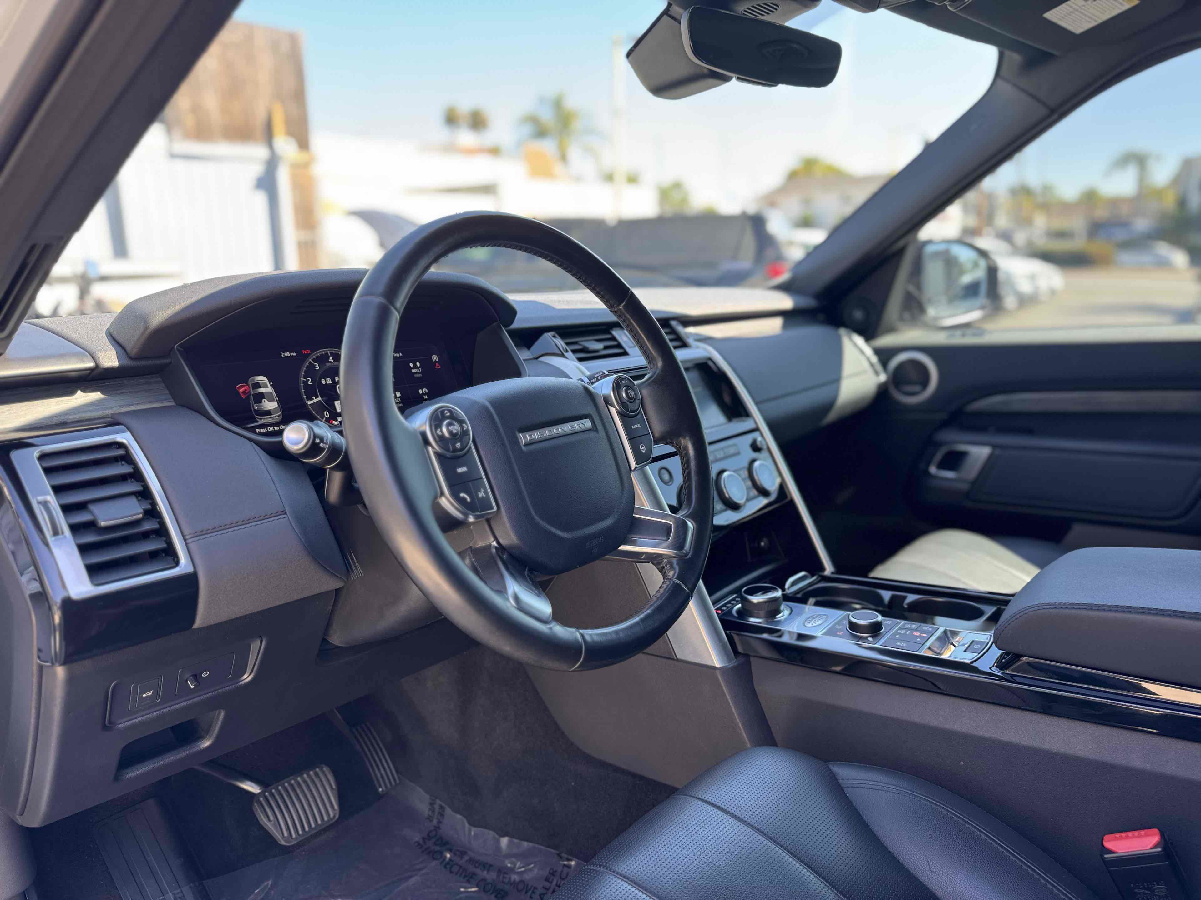 Used 2018 Land Rover Discovery HSE AWD/4WD image 12