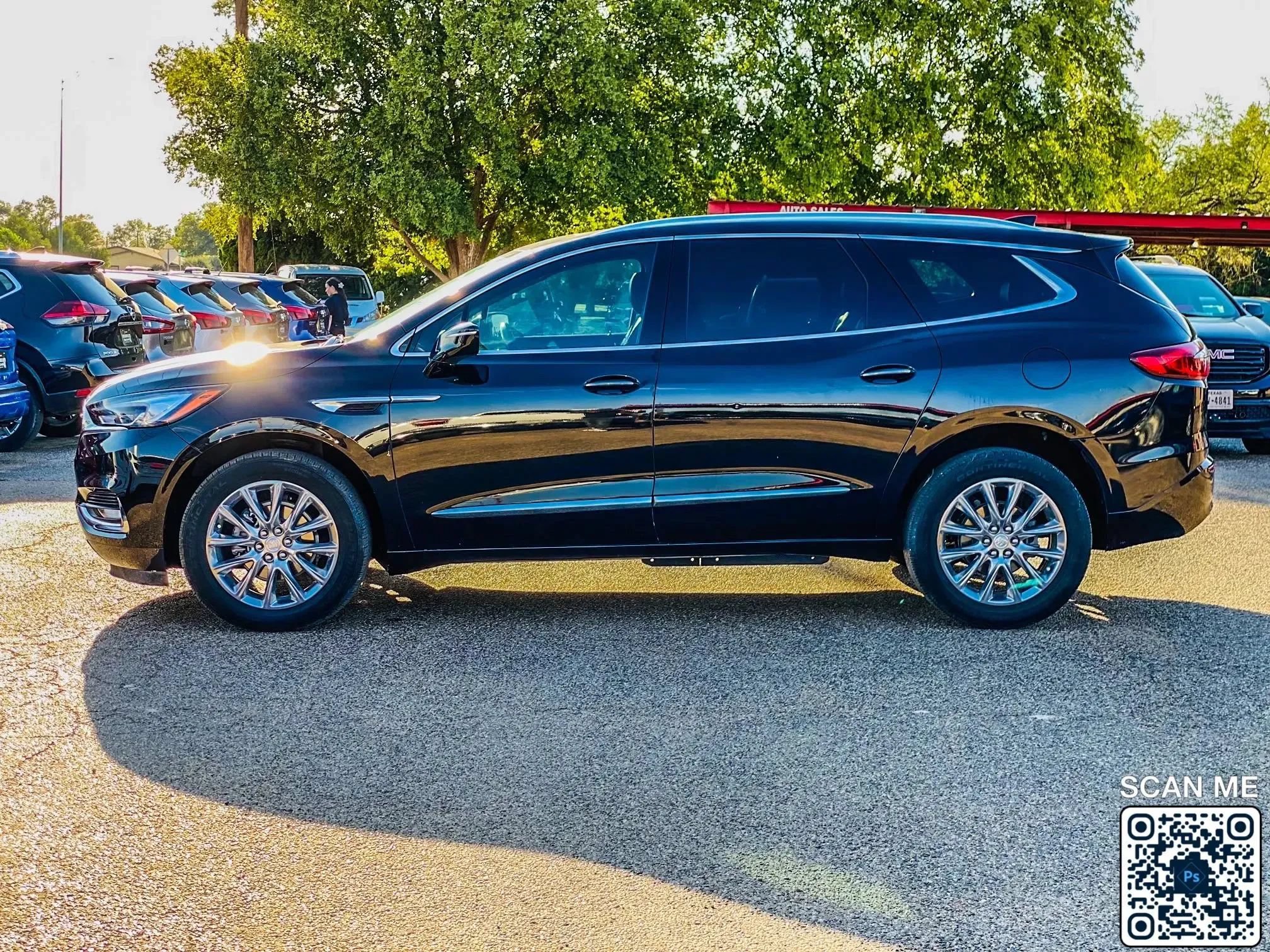 Used 2021 Buick Enclave Essence w/ Sound and Sites Package FWD image 4