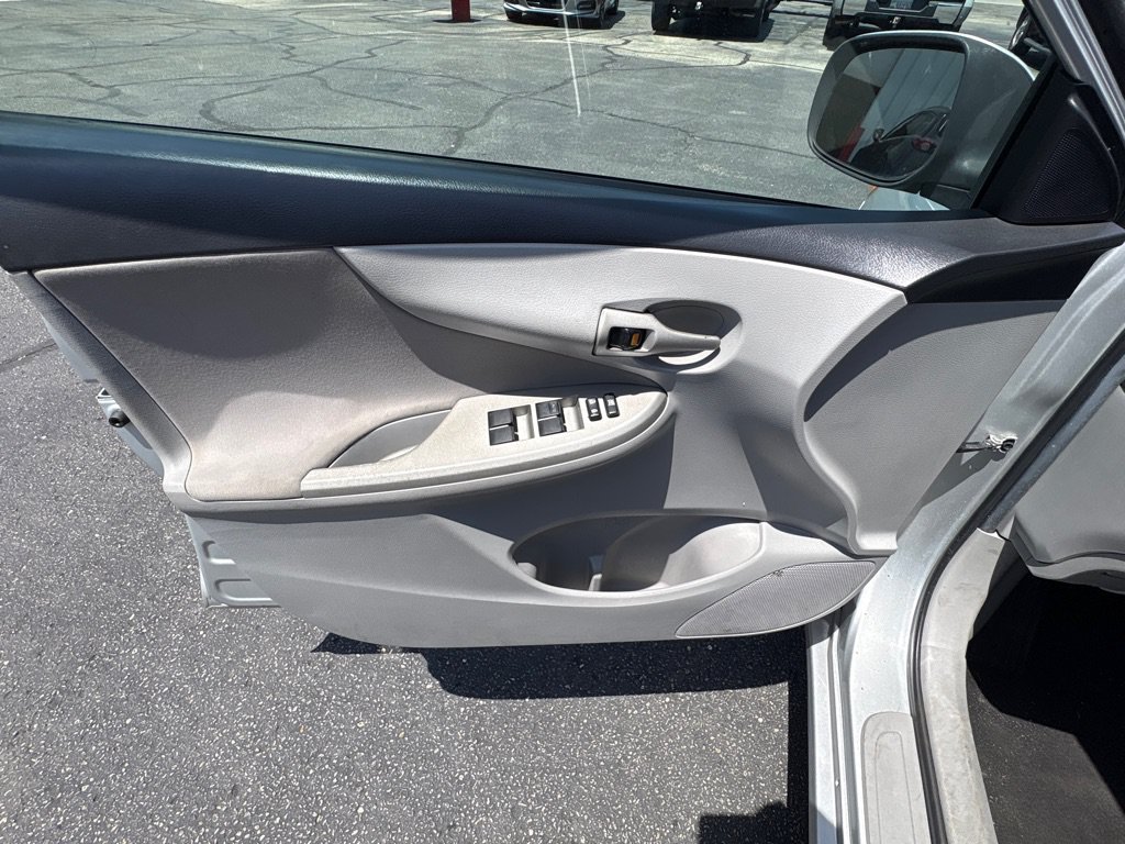 Used 2013 Toyota Corolla LE FWD image 7