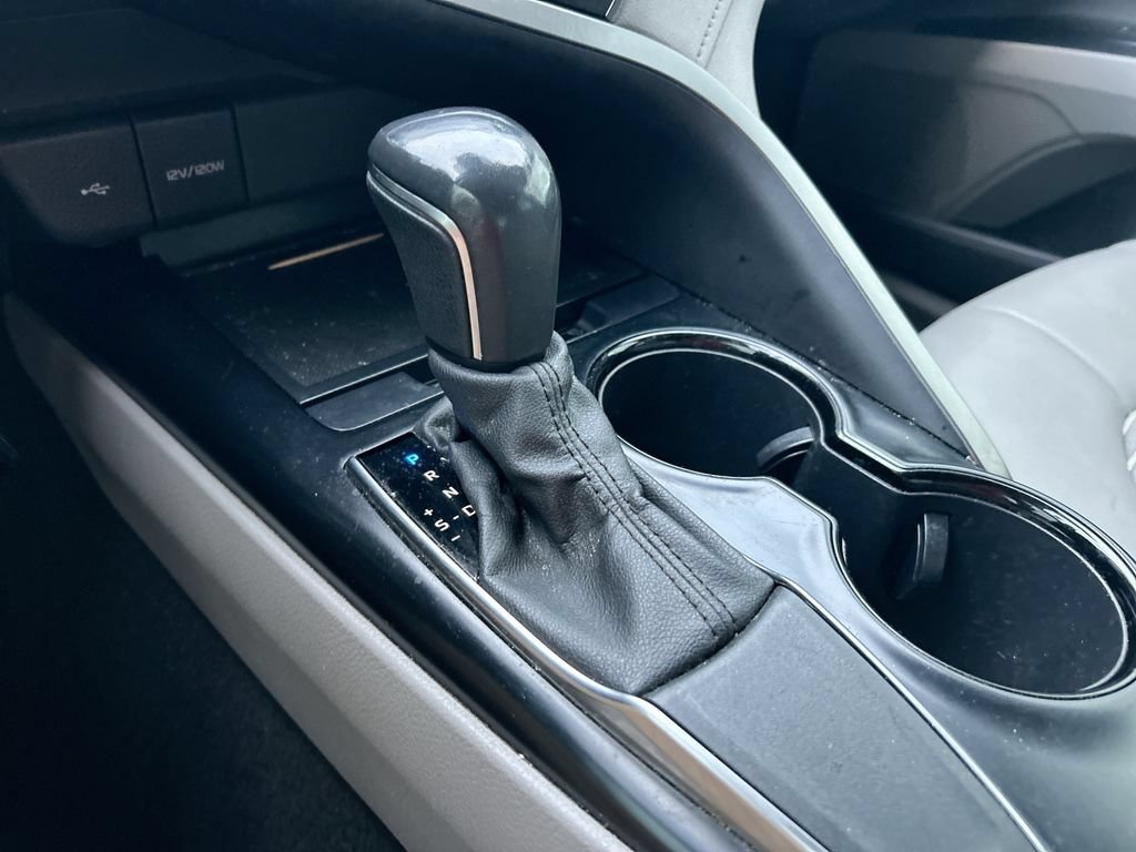 Used 2020 Toyota Camry SE FWD image 25