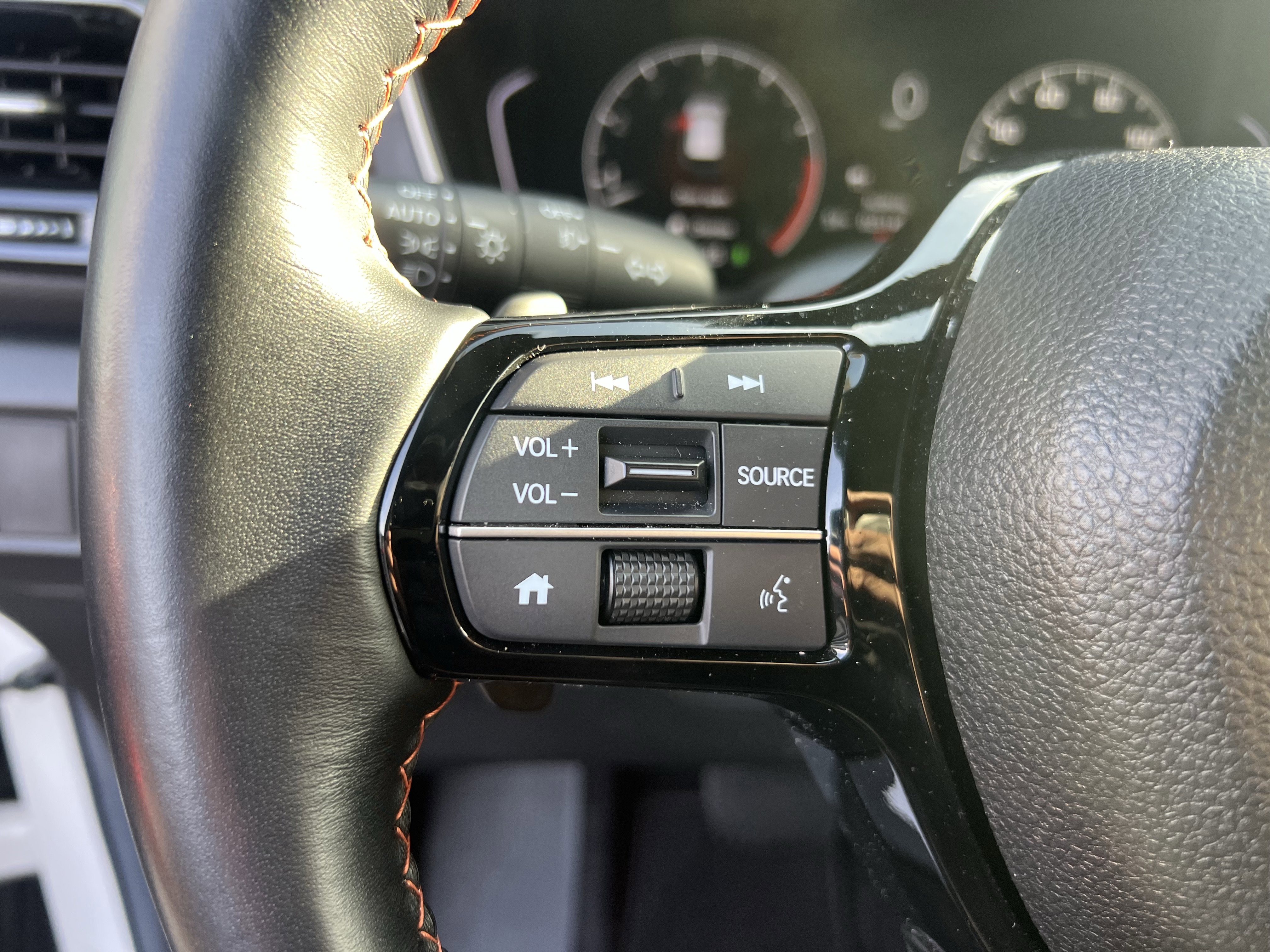 Used 2025 Honda Pilot Sport image 19