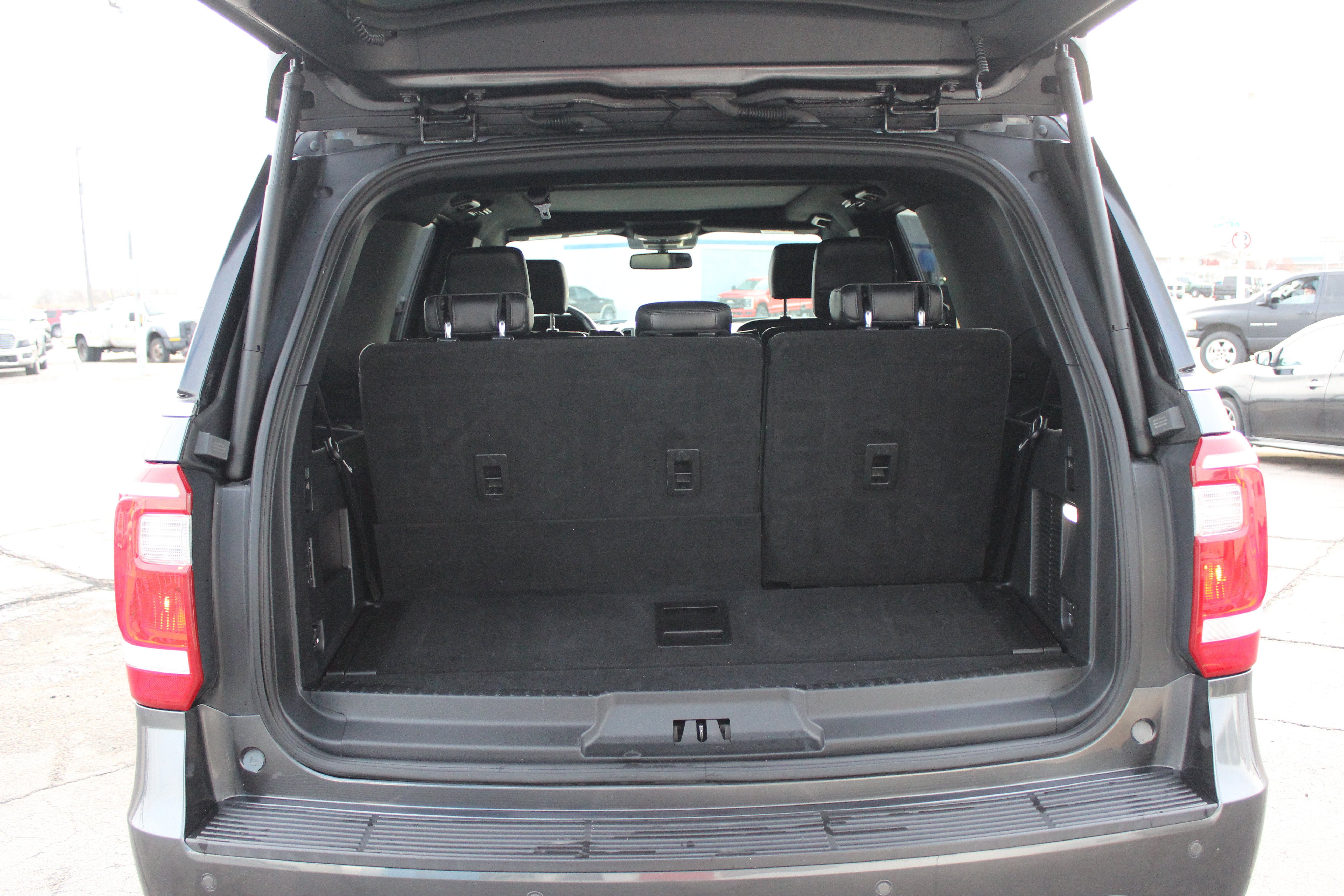 Used 2020 Ford Expedition XLT w/ Equipment Group 202A image 18