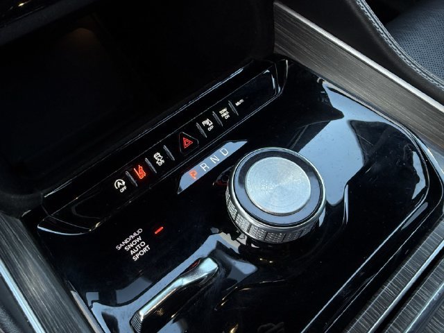 Used 2024 Jeep Wagoneer L Series II AWD/4WD image 20