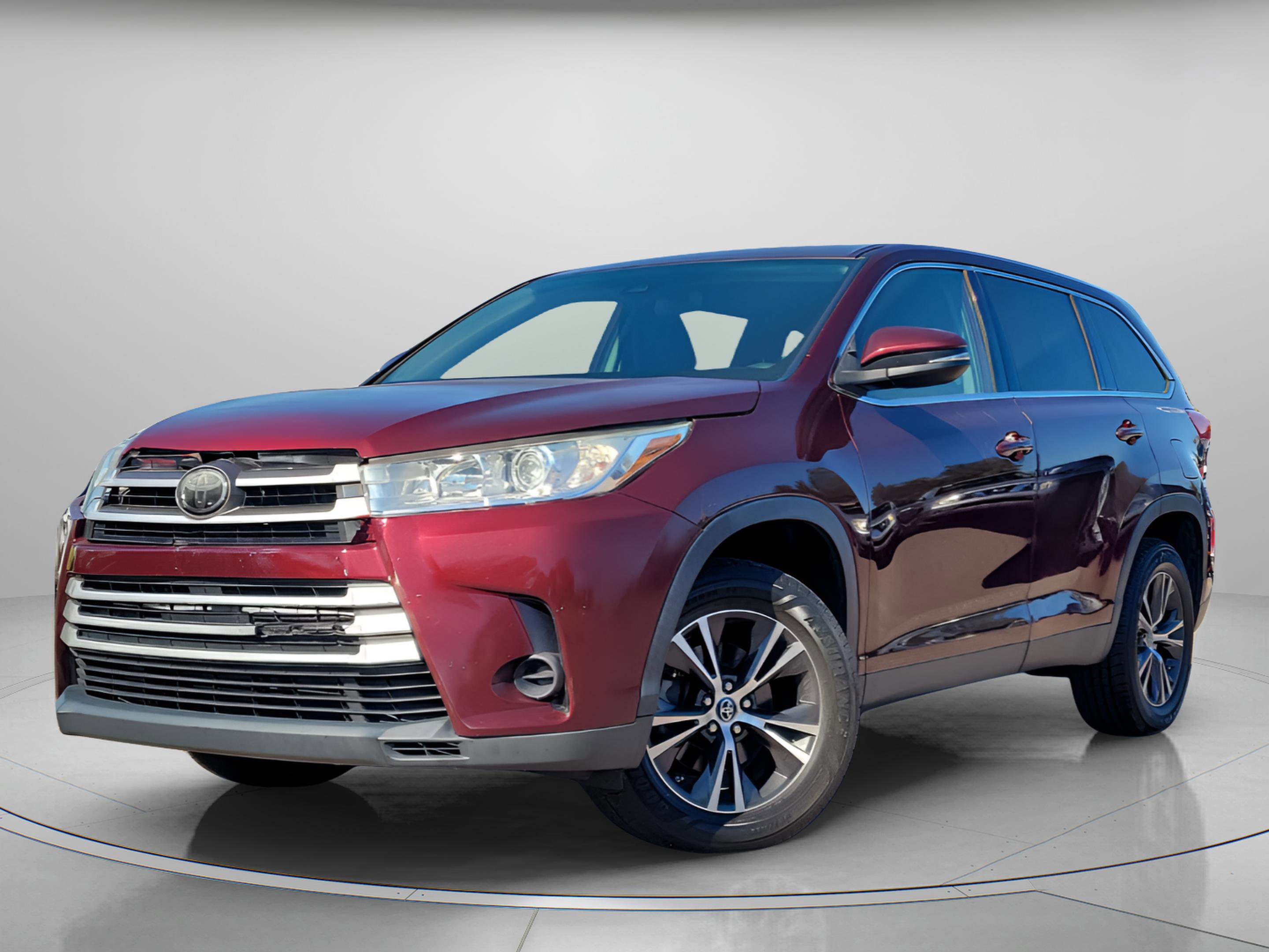 Used 2019 Toyota Highlander LE image 2