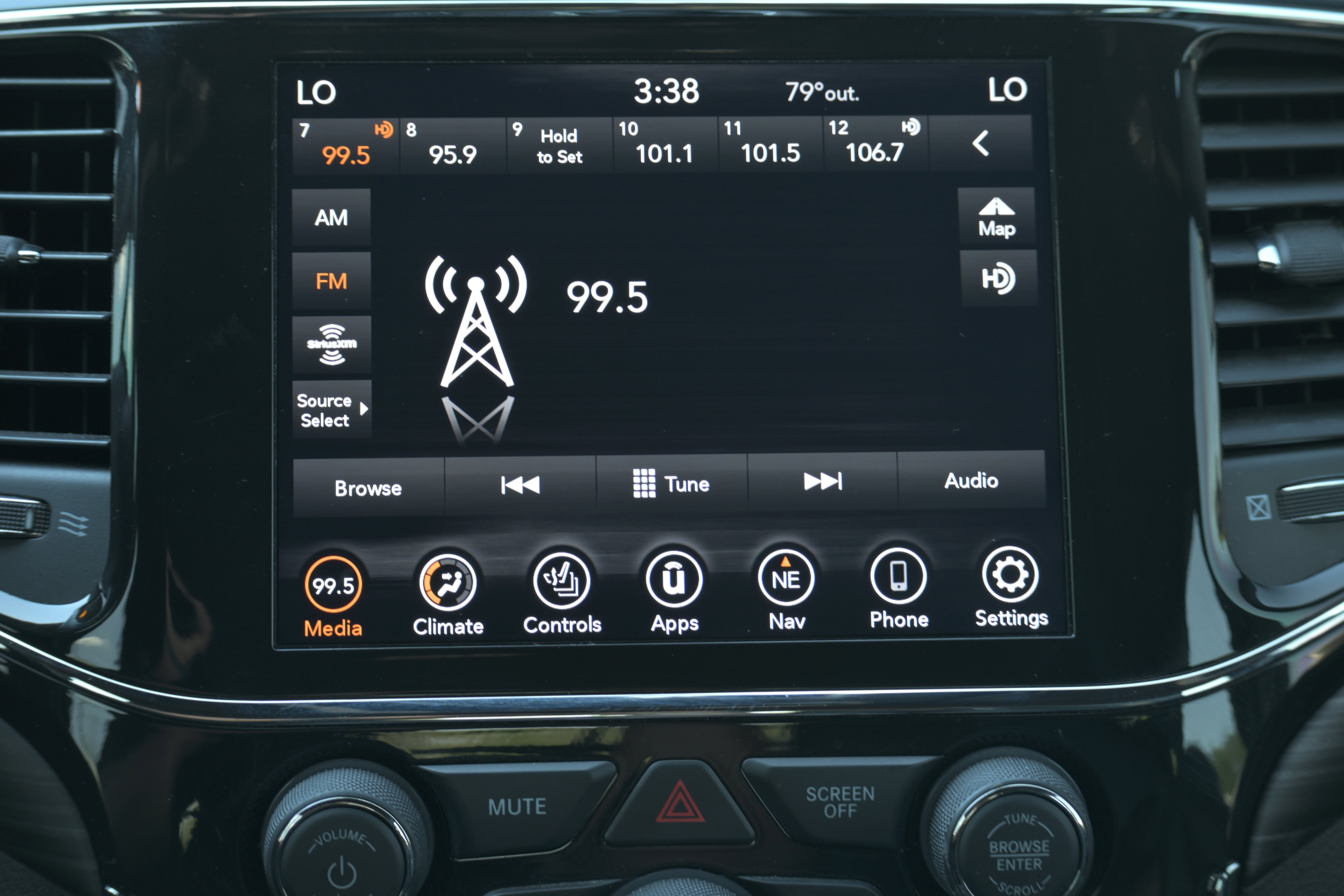 Used 2022 Jeep Grand Cherokee Laredo X AWD/4WD image 16