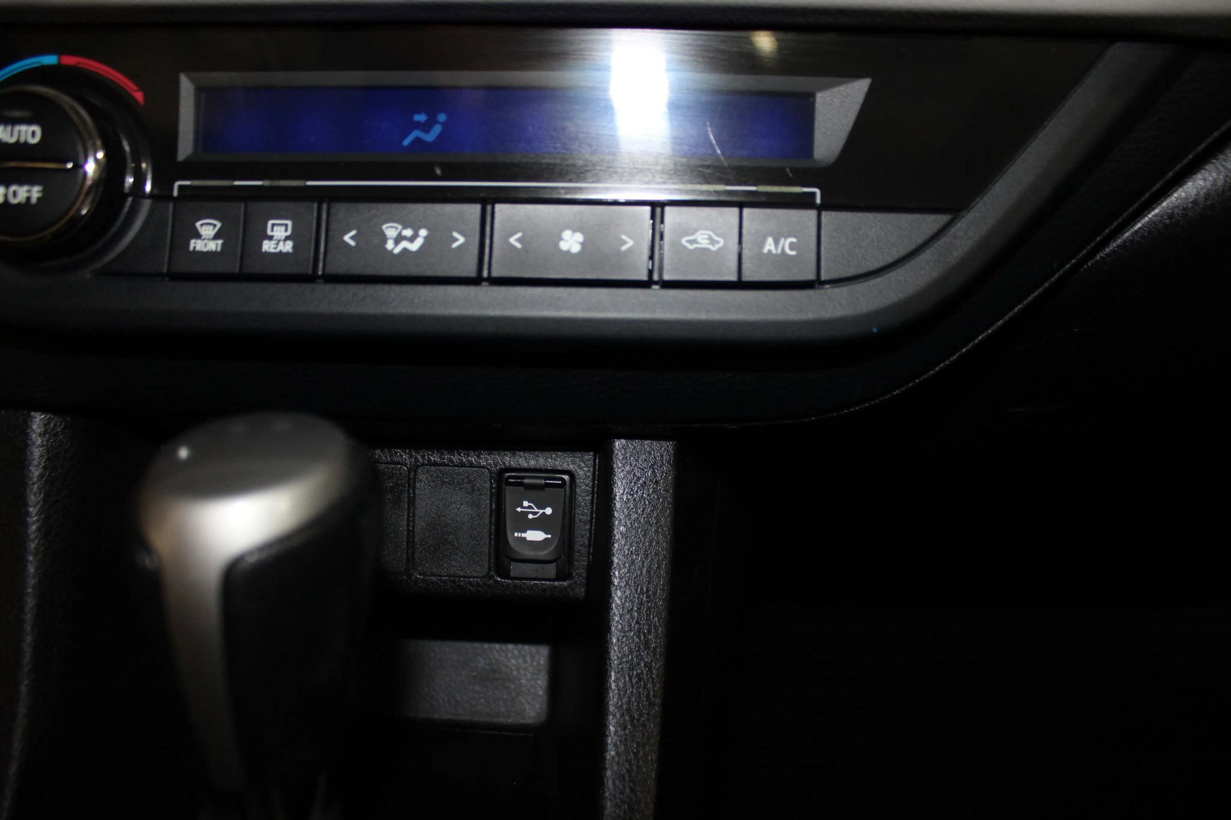 Used 2015 Toyota Corolla LE FWD image 15