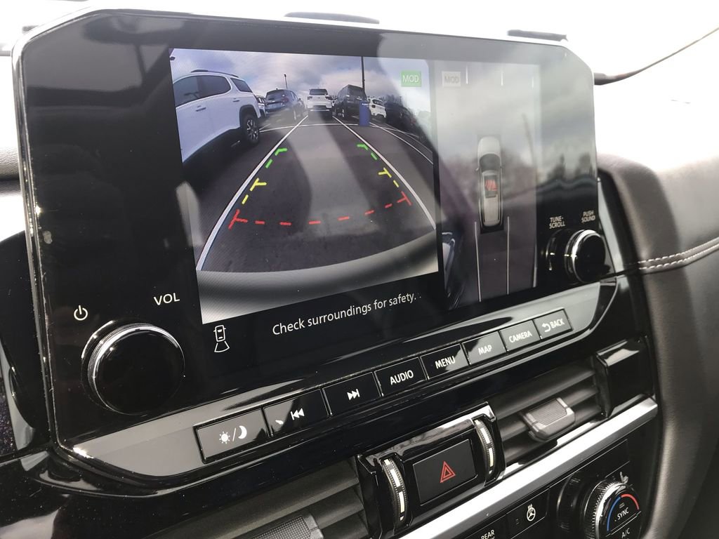 Used 2024 Nissan Pathfinder Platinum FWD image 17