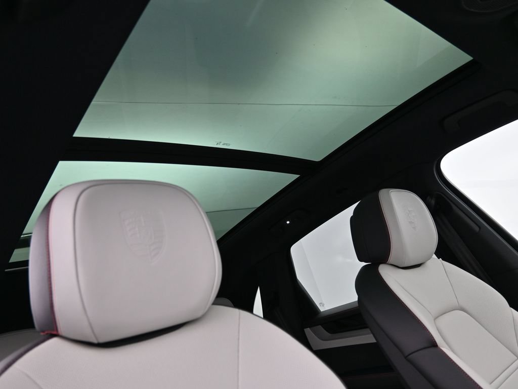 Certified 2026 Porsche Cayenne AWD/4WD image 20