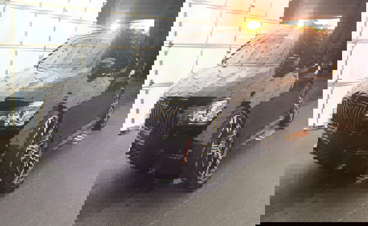 Used 2019 BMW 740i w/ M Sport Package image 1