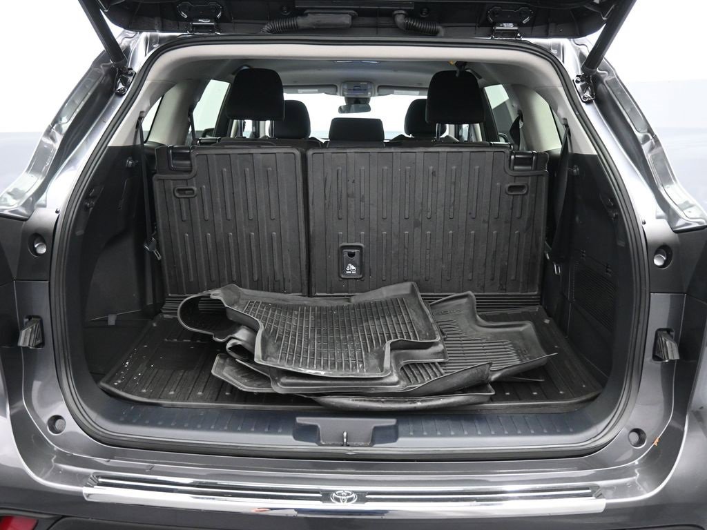 Certified 2023 Toyota Highlander L image 22