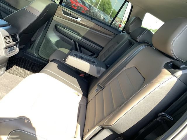 Used 2025 Volkswagen Atlas SEL AWD/4WD image 10
