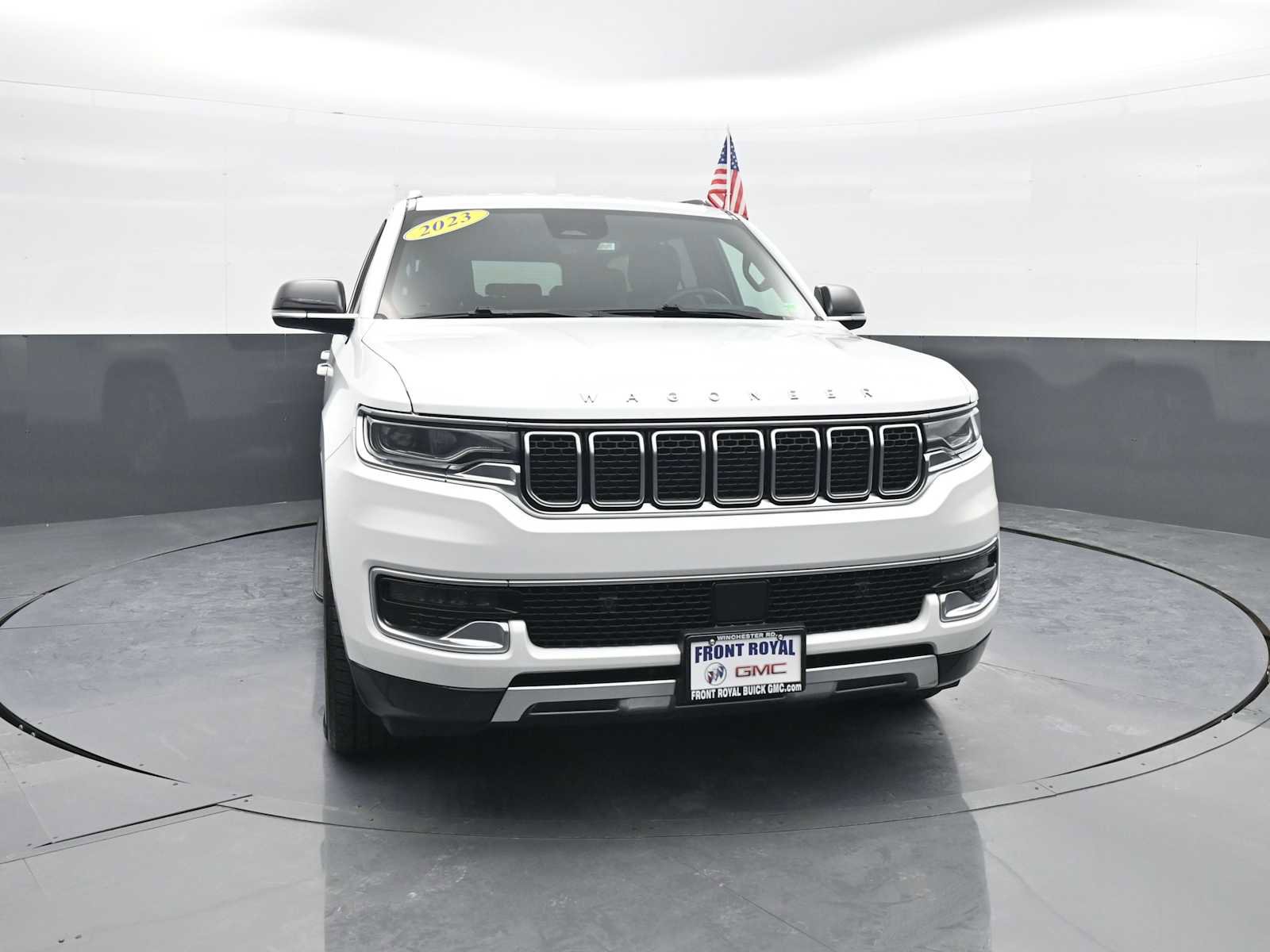 Used 2023 Jeep Wagoneer L Series III w/ Preferred Equipment Group image 2