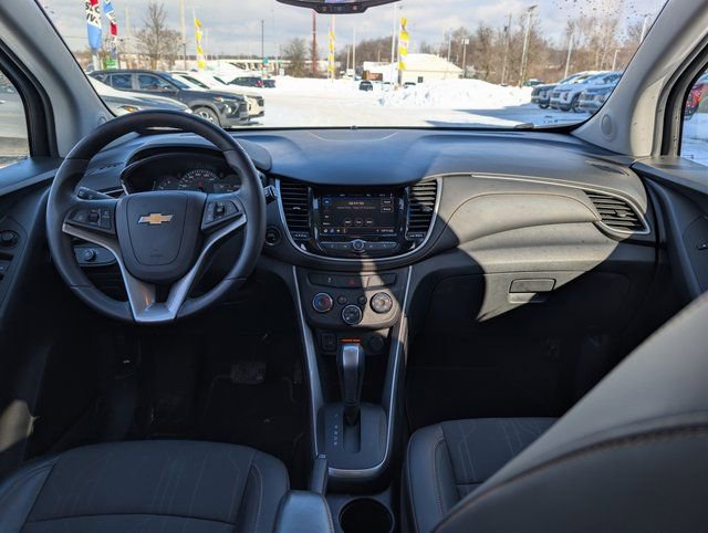 Used 2022 Chevrolet Trax LT w/ LT Convenience Package image 11