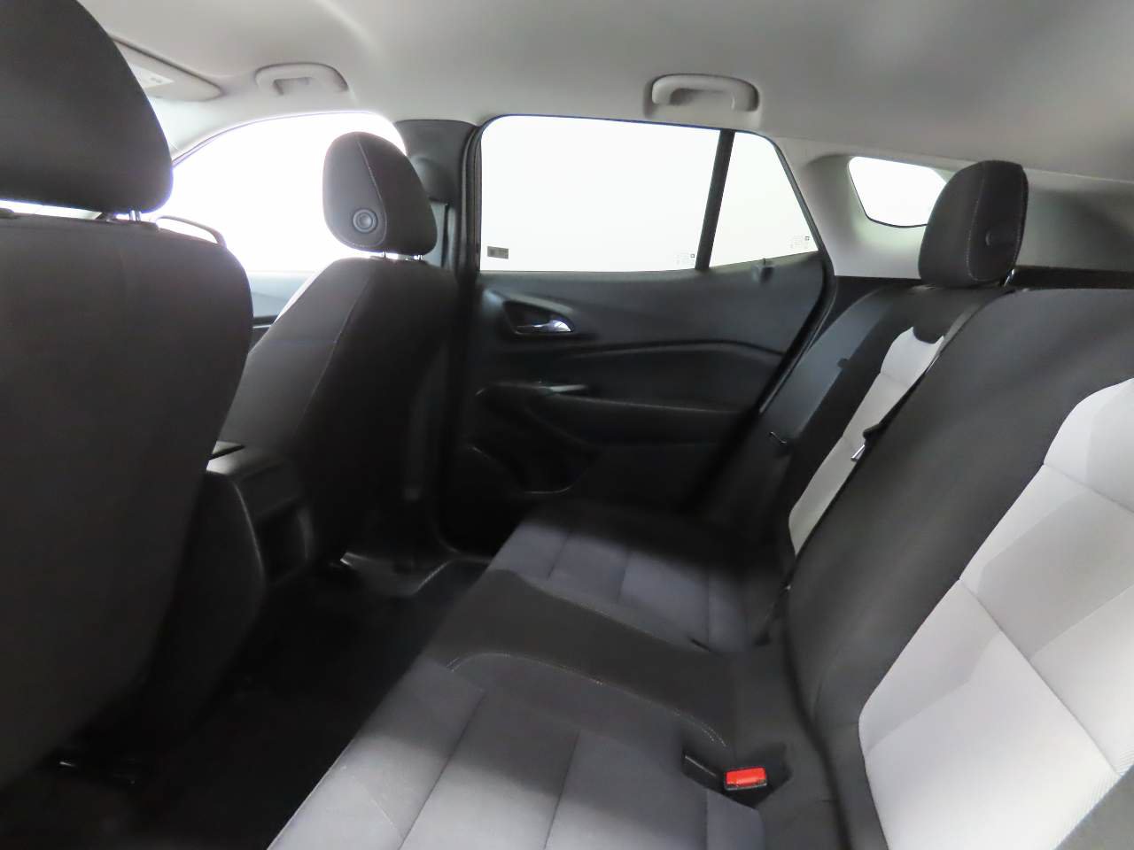 Used 2025 Chevrolet Trax LS FWD image 15