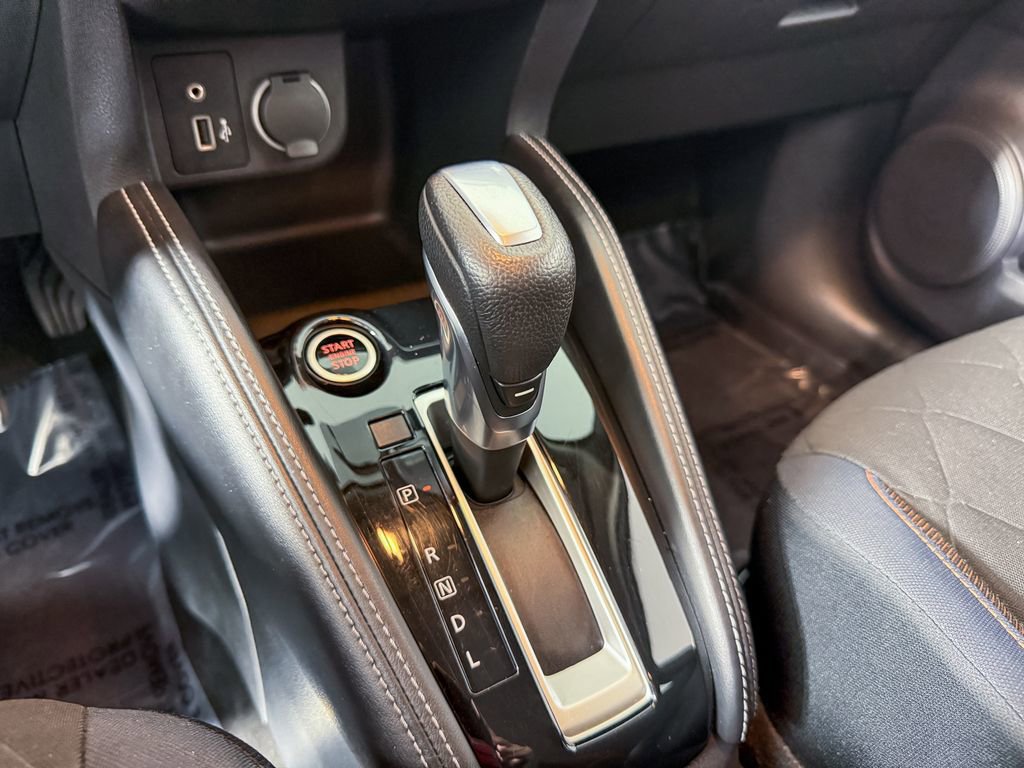 Used 2018 Nissan Kicks SR image 18