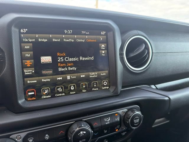 Used 2022 Jeep Wrangler Unlimited Sahara w/ Cold Weather Group AWD/4WD image 15