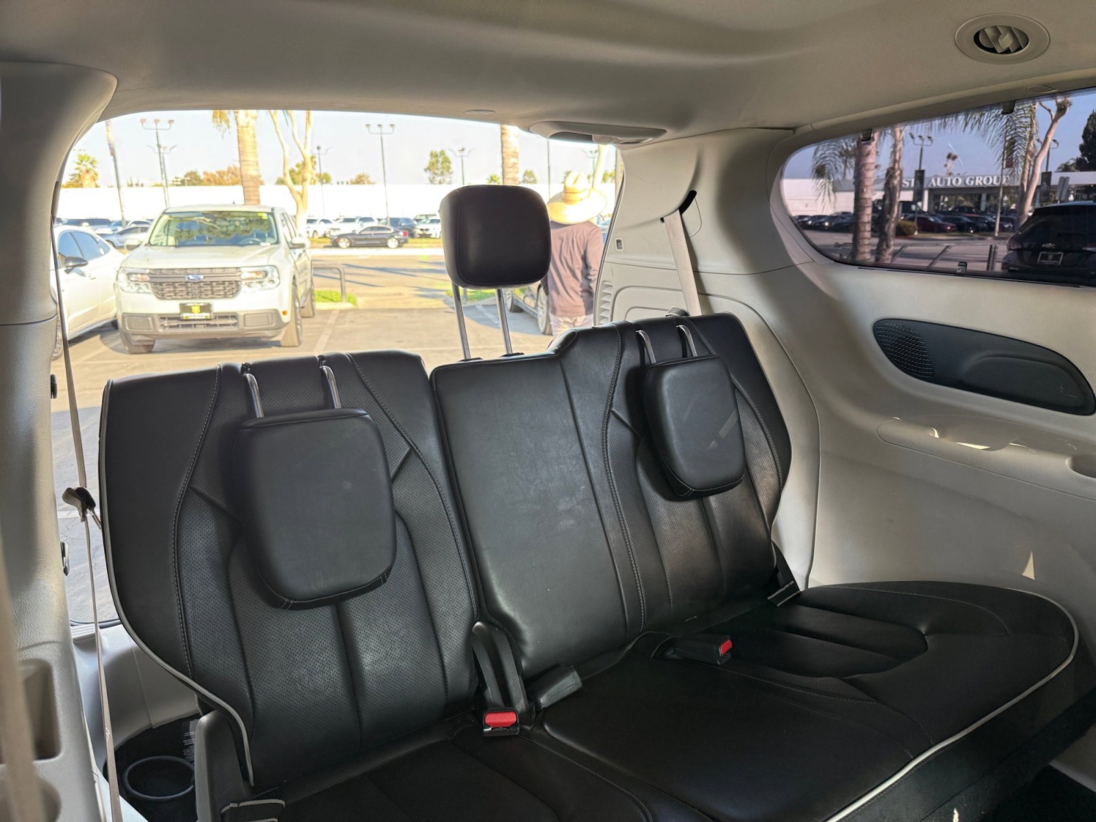 Used 2022 Chrysler Pacifica Limited w/ Uconnect Theater Family Group FWD image 18