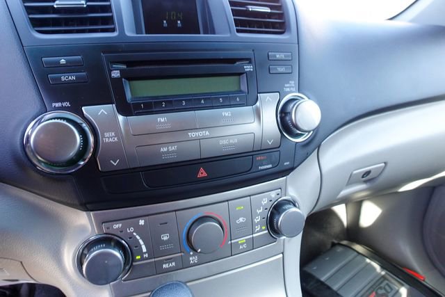 Used 2012 Toyota Highlander FWD image 16