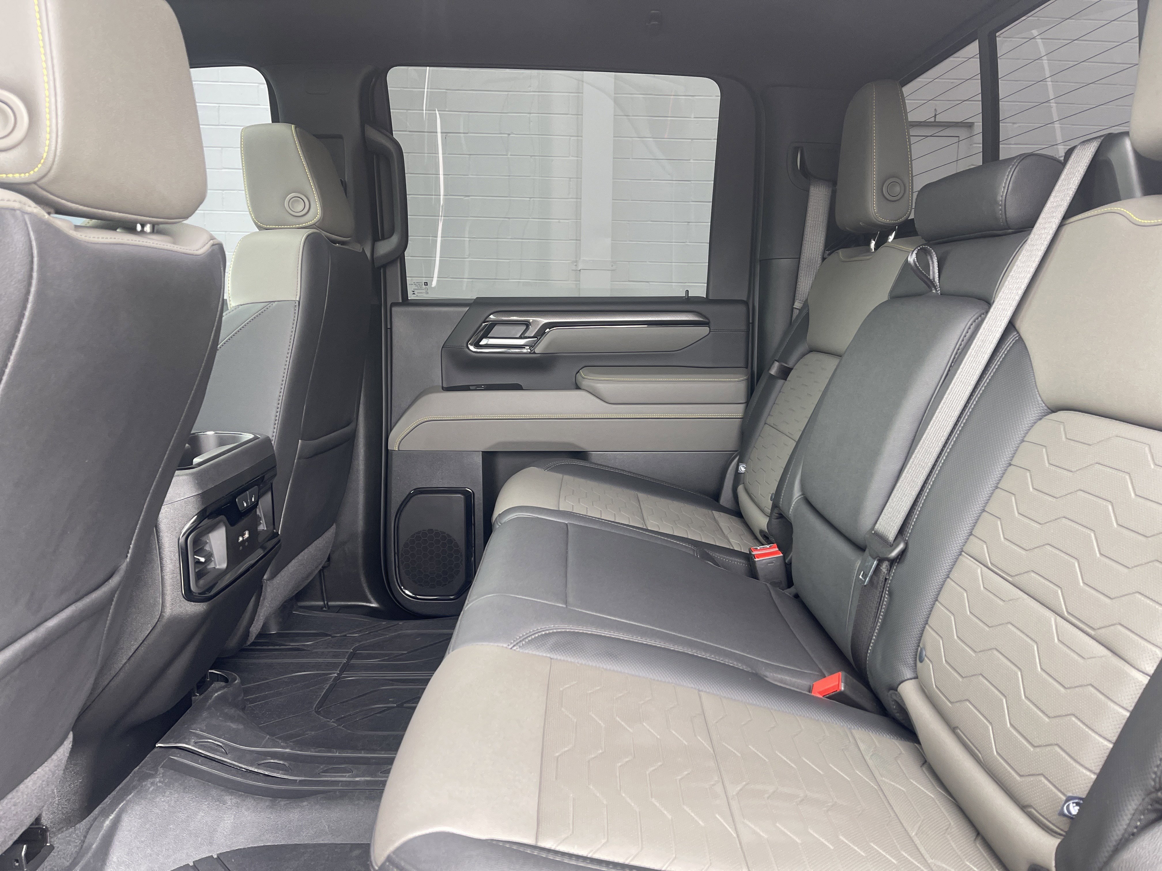 Used 2025 Chevrolet Silverado 2500 ZR2 w/ Technology Package image 26